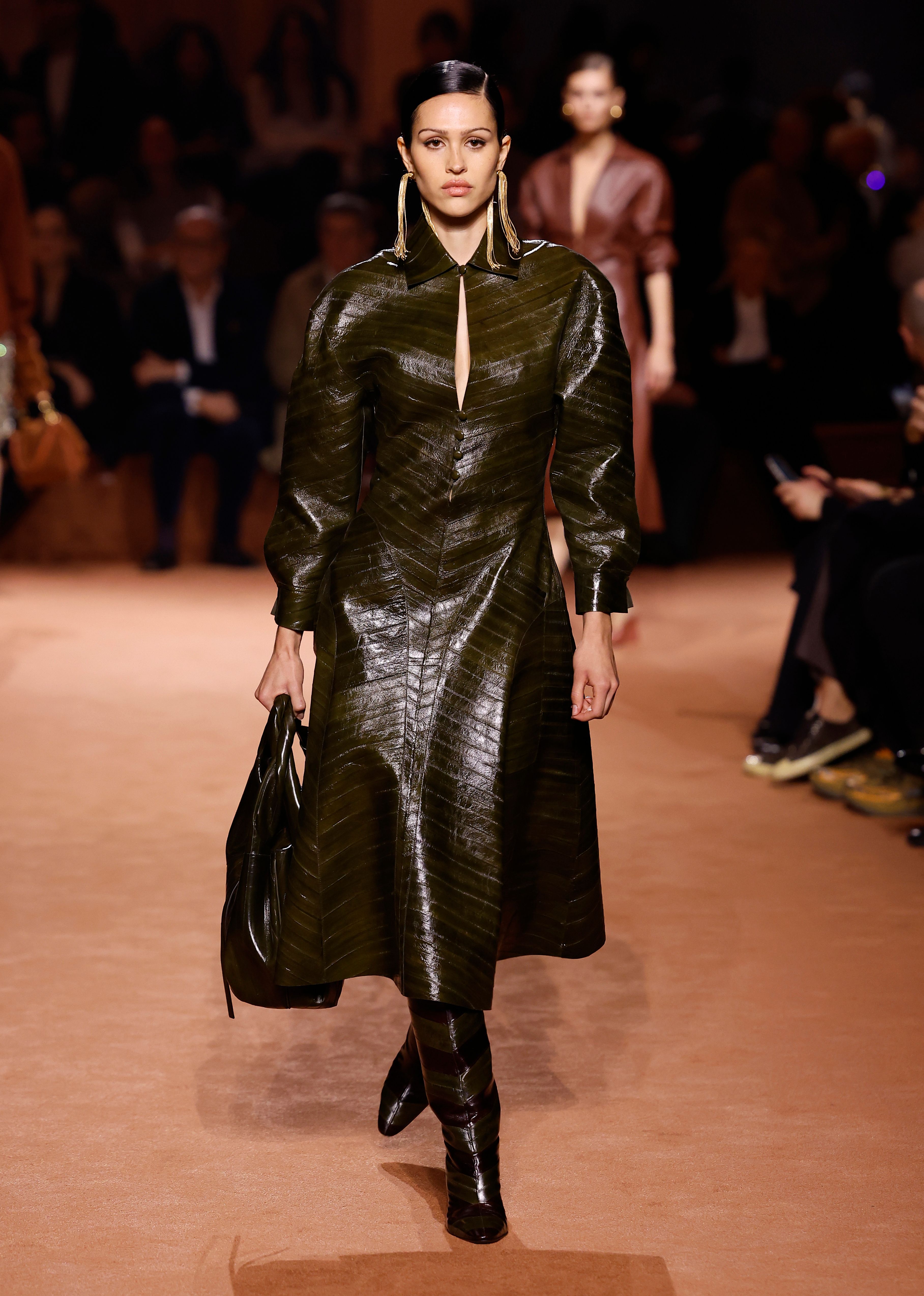 DOUBLE TAKE: CHLOÉ, FENDI, & DIOR! : Grab your fashion scrapbooks!